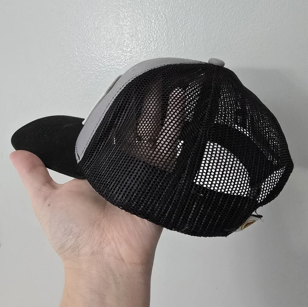 Buc-ee’s Est. 1982 Men's Trucker Hat Black Gray Adjustable Mesh Snapback Bucees